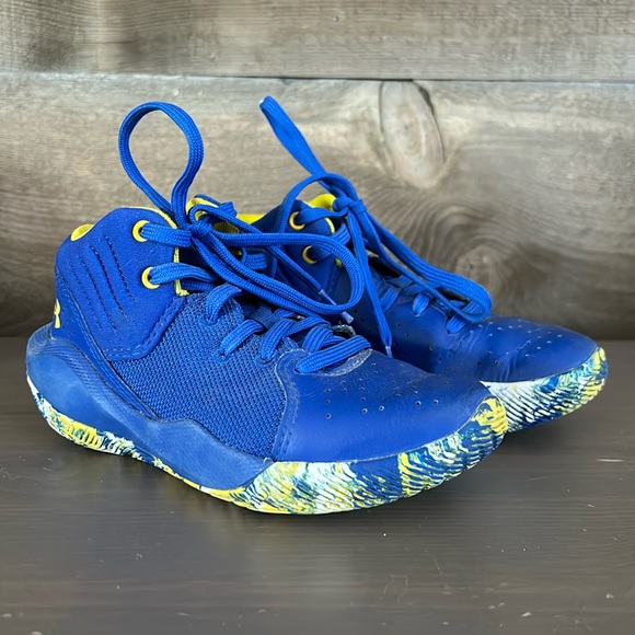 Under Armour Basketball Shoes - Picture 1 of 3